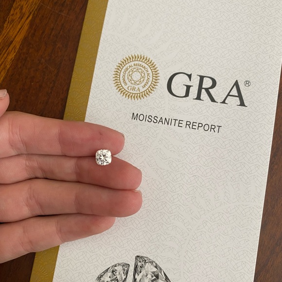 1 carat cushion cut moissanite diamond loose stone - Picture 4 of 7